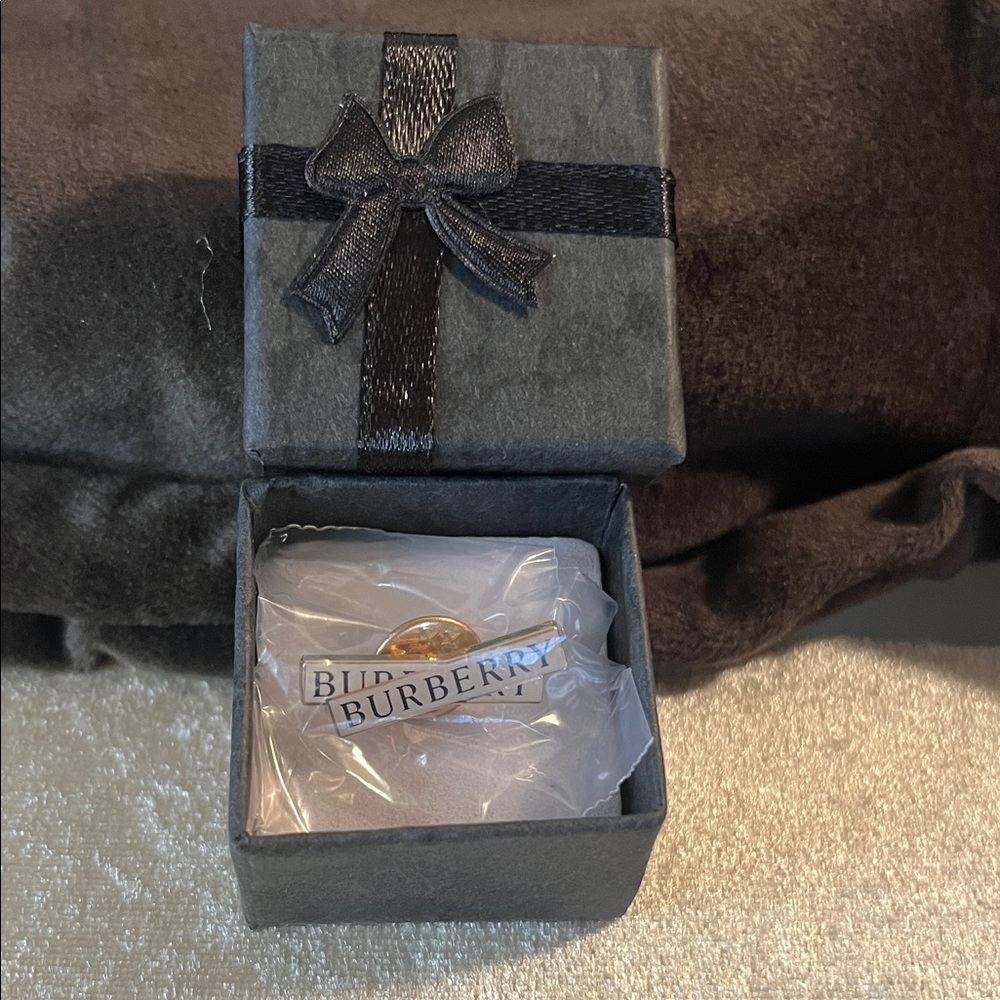 Brand New Burberry Burberry Criss Cross Gold Tone Pin 1”